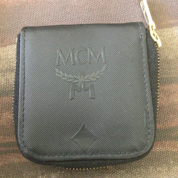 MCM VINTAGE MINI ZIPPERED COIN WALLET - Picture 8 of 11